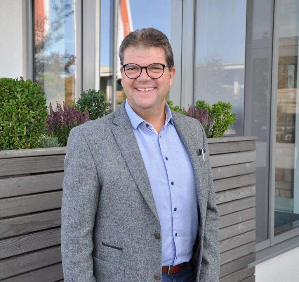 Hannes Krois lächelt in die Kamera