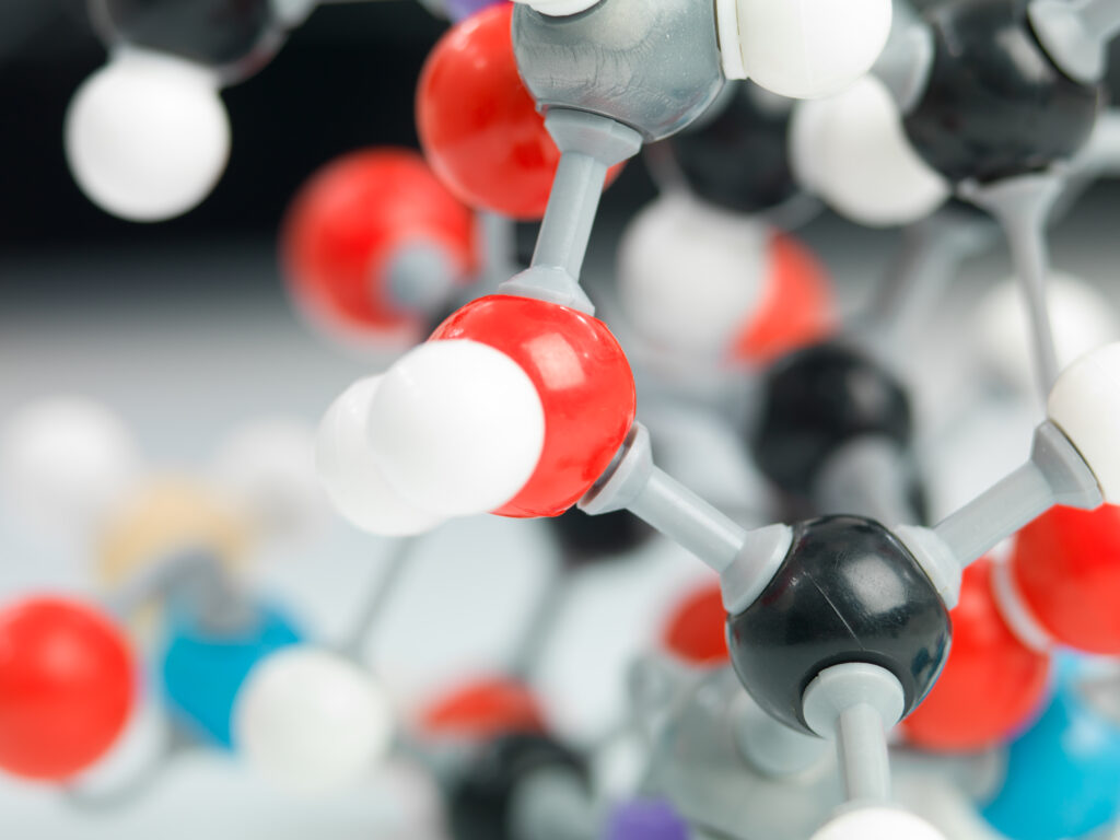 Molekühlstruktur in weiß, grau und schwarz in Nahaufnahme