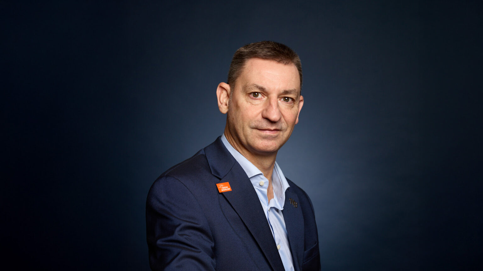 Heico Becker posiert für Kamera