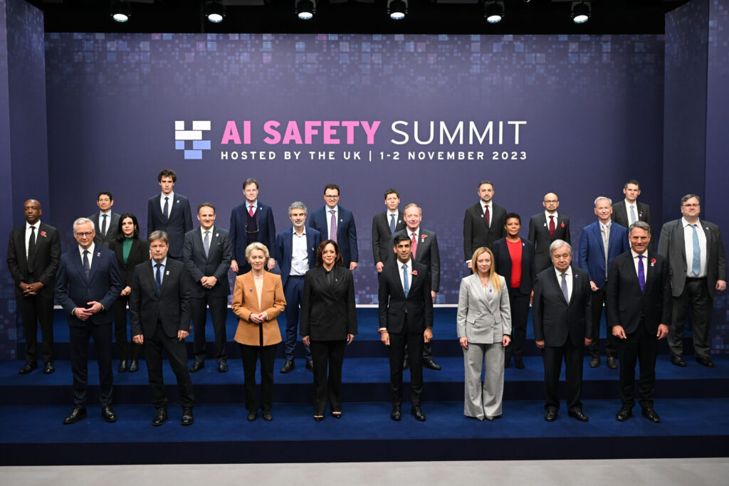 AI Saftey Summit mit Gruppenfoto 