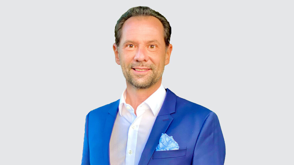 Alexander Rank ermöglicht Senioren durch maßgeschneiderte Immobilienverrentungslösungen wie HausplusRente finanzielle Freiheit und Sicherheit, ohne ihr Zuhause aufzugeben.