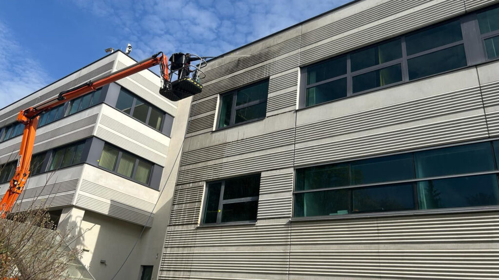 Cleanator GmbH liefert moderne Stiegenhausreinigung und Produktionsreinigung in Wien, zuverlässig und nachhaltig.