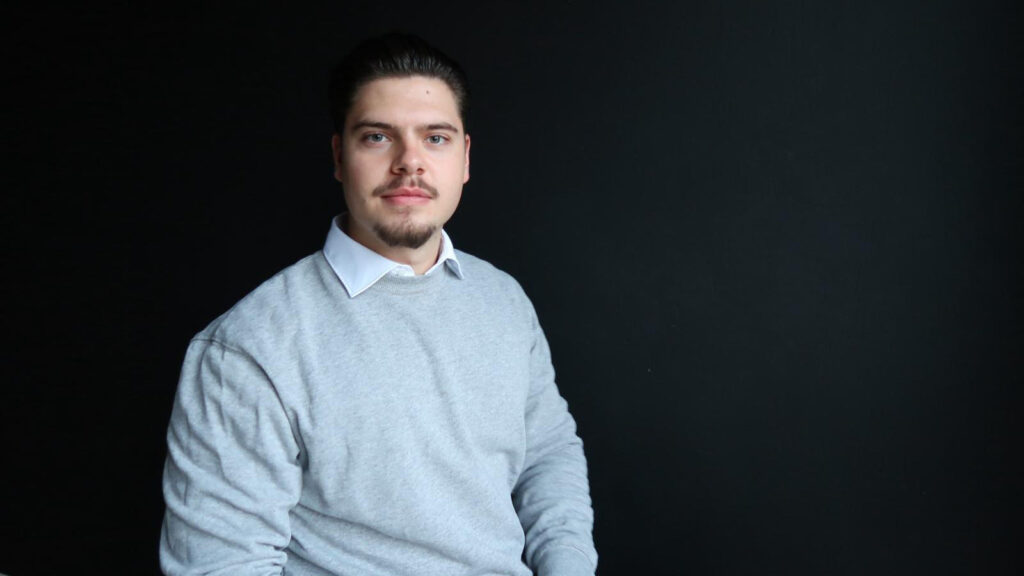 Redline Marketing unterstützt Versicherungsmakler mit Meta Ads Versicherung für effektive Leadgenerierung und digitale Sichtbarkeit.