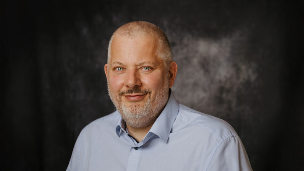 Arndt-Timo Niggemeyer analysiert KI, Robotik, Arbeitsmarkt, Vermögensaufbau und Altersvorsorge auf wirtschaftsmacher.com.